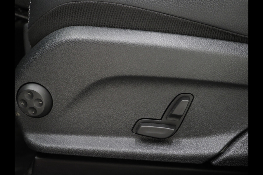 Mercedes-Benz GLC 300e 4MATIC AMG Full Black | Panoramadak | Treeplanken | Camera | Virtual | Sportstuur | Cruise | DAB | Carplay