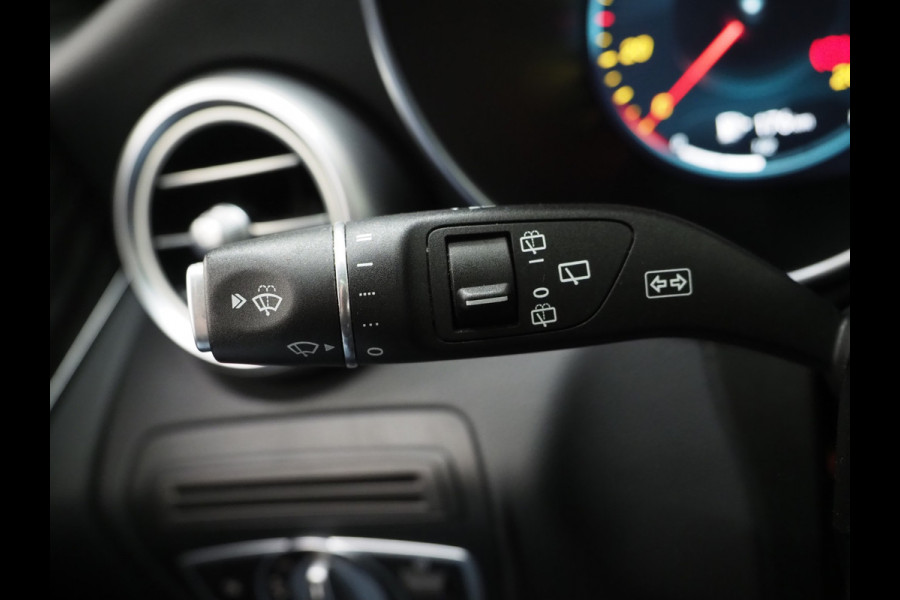 Mercedes-Benz GLC 300e 4MATIC AMG Full Black | Panoramadak | Treeplanken | Camera | Virtual | Sportstuur | Cruise | DAB | Carplay