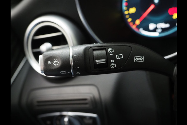 Mercedes-Benz GLC 300e 4MATIC AMG Full Black | Panoramadak | Treeplanken | Camera | Virtual | Sportstuur | Cruise | DAB | Carplay