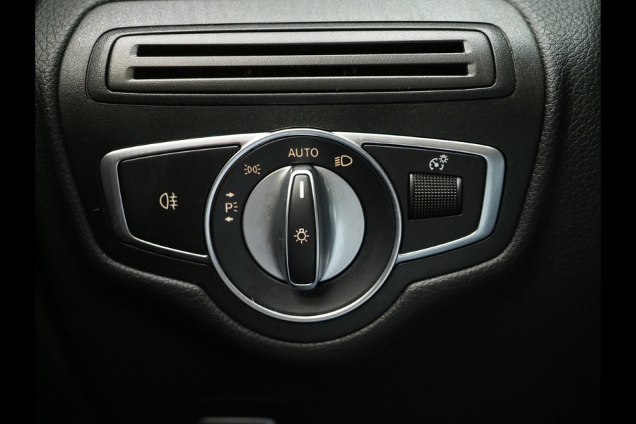 Mercedes-Benz GLC 300e 4MATIC AMG Full Black | Panoramadak | Treeplanken | Camera | Virtual | Sportstuur | Cruise | DAB | Carplay