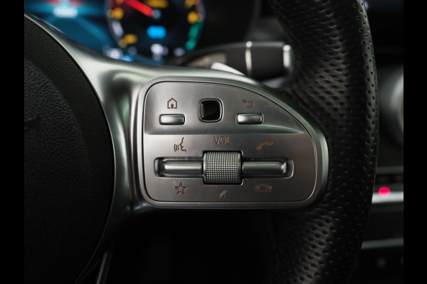 Mercedes-Benz GLC 300e 4MATIC AMG Full Black | Panoramadak | Treeplanken | Camera | Virtual | Sportstuur | Cruise | DAB | Carplay
