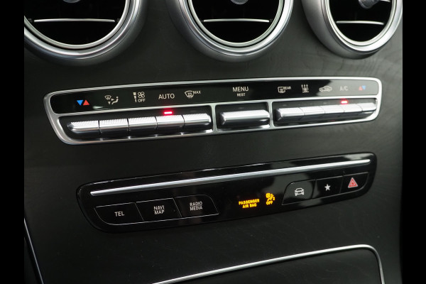 Mercedes-Benz GLC 300e 4MATIC AMG Full Black | Panoramadak | Treeplanken | Camera | Virtual | Sportstuur | Cruise | DAB | Carplay