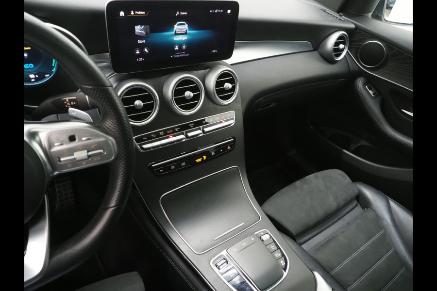 Mercedes-Benz GLC 300e 4MATIC AMG Full Black | Panoramadak | Treeplanken | Camera | Virtual | Sportstuur | Cruise | DAB | Carplay