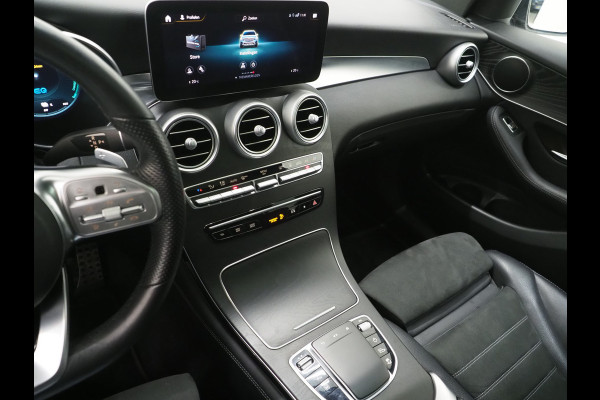 Mercedes-Benz GLC 300e 4MATIC AMG Full Black | Panoramadak | Treeplanken | Camera | Virtual | Sportstuur | Cruise | DAB | Carplay