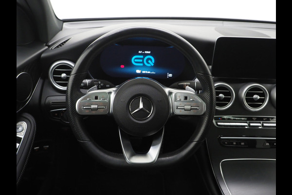 Mercedes-Benz GLC 300e 4MATIC AMG Full Black | Panoramadak | Treeplanken | Camera | Virtual | Sportstuur | Cruise | DAB | Carplay