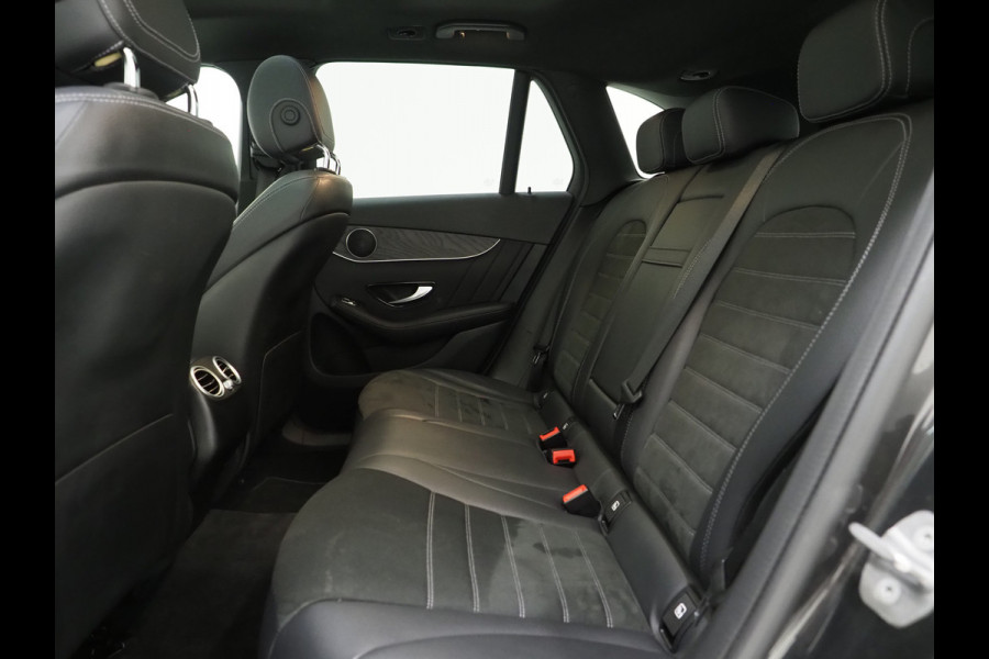 Mercedes-Benz GLC 300e 4MATIC AMG Full Black | Panoramadak | Treeplanken | Camera | Virtual | Sportstuur | Cruise | DAB | Carplay