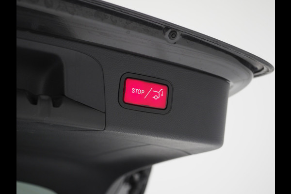 Mercedes-Benz GLC 300e 4MATIC AMG Full Black | Panoramadak | Treeplanken | Camera | Virtual | Sportstuur | Cruise | DAB | Carplay