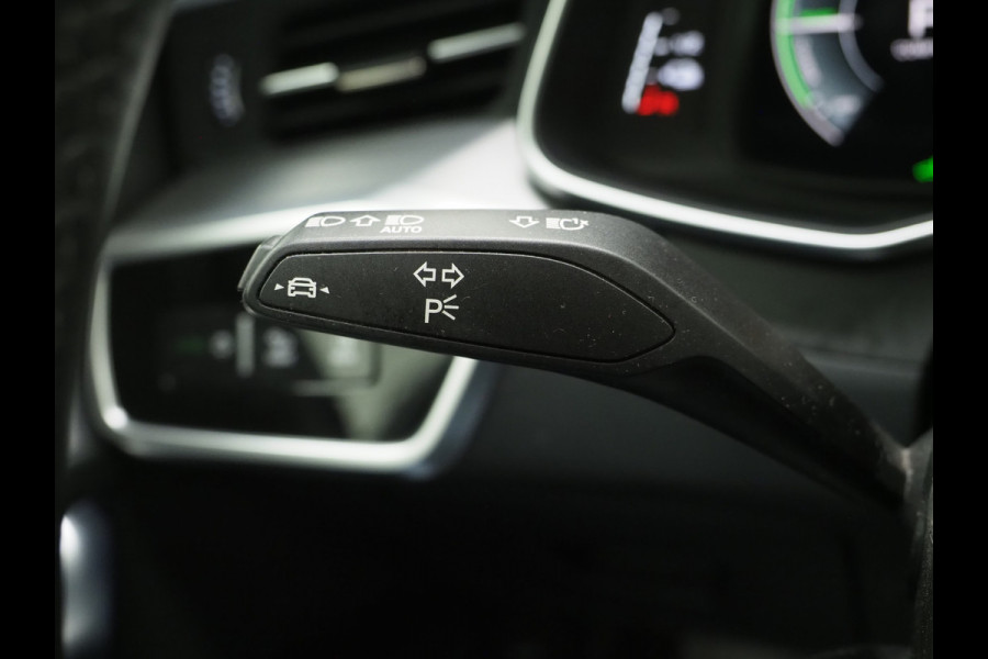 Audi A6 Avant 55 TFSI e quattro Full Black | Panoramadak | B&O Audio | Trekhaak | HUD | Leder | Keyless | Sfeerlicht | Carplay