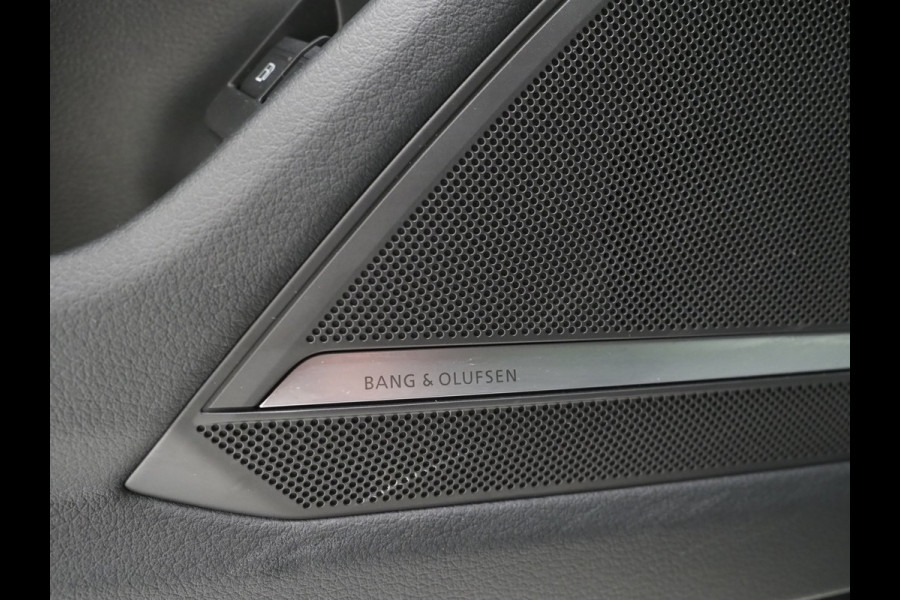 Audi A6 Avant 55 TFSI e quattro Full Black | Panoramadak | B&O Audio | Trekhaak | HUD | Leder | Keyless | Sfeerlicht | Carplay