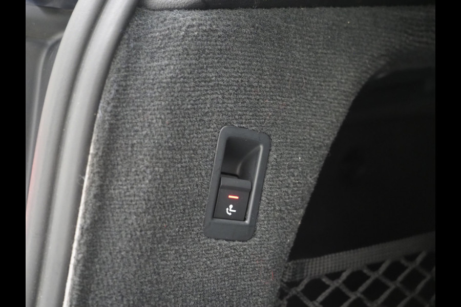 Audi A6 Avant 55 TFSI e quattro Full Black | Panoramadak | B&O Audio | Trekhaak | HUD | Leder | Keyless | Sfeerlicht | Carplay