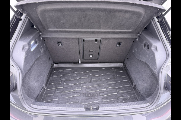 Volkswagen ID.3 First Plus 62kWh Trekhaak Navi-Pro Adap.Cruise Camera Matrix led 19" Ecc Apple Carplay Android Auto SOH 91% Stoel+Stuurverwarming Lmv Privacy Glas Keyless Rijstrooksensor Origineel Nederlandse Auto  € 44.000 nieuw!