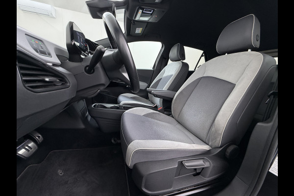 Volkswagen ID.3 First Plus 62kWh Trekhaak Navi-Pro Adap.Cruise Camera Matrix led 19" Ecc Apple Carplay Android Auto SOH 91% Stoel+Stuurverwarming Lmv Privacy Glas Keyless Rijstrooksensor Origineel Nederlandse Auto  € 44.000 nieuw!