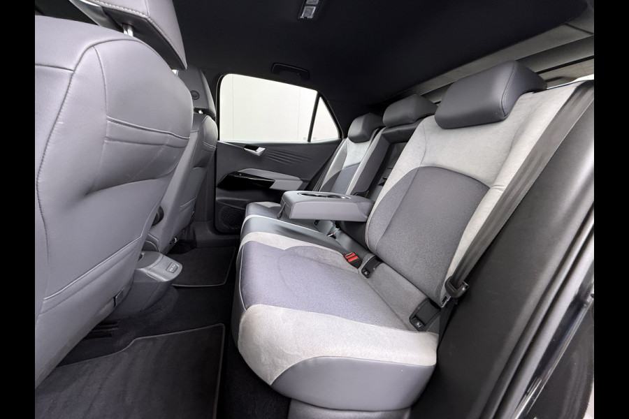 Volkswagen ID.3 First Plus 62kWh Trekhaak Navi-Pro Adap.Cruise Camera Matrix led 19" Ecc Apple Carplay Android Auto SOH 91% Stoel+Stuurverwarming Lmv Privacy Glas Keyless Rijstrooksensor Origineel Nederlandse Auto  € 44.000 nieuw!