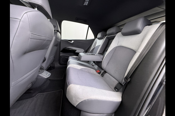 Volkswagen ID.3 First Plus 62kWh Trekhaak Navi-Pro Adap.Cruise Camera Matrix led 19" Ecc Apple Carplay Android Auto SOH 91% Stoel+Stuurverwarming Lmv Privacy Glas Keyless Rijstrooksensor Origineel Nederlandse Auto  € 44.000 nieuw!