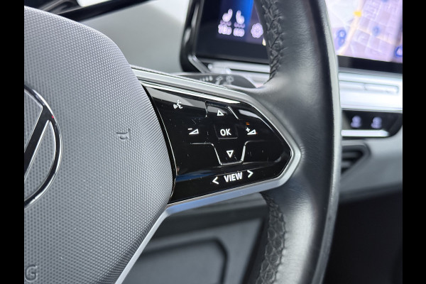Volkswagen ID.3 First Plus 62kWh Trekhaak Navi-Pro Adap.Cruise Camera Matrix led 19" Ecc Apple Carplay Android Auto SOH 91% Stoel+Stuurverwarming Lmv Privacy Glas Keyless Rijstrooksensor Origineel Nederlandse Auto  € 44.000 nieuw!