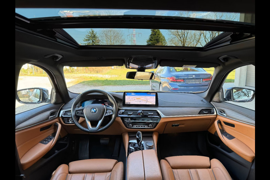 BMW 5 Serie Touring 530e ** LASER, NAVI+, LEDER, PANORAMA, HuD, MEMORY, 19-INCH LMV ** 1e EIG - UNFALLFREI ** ** INFORMEER OOK NAAR ONZE AANTREKKELIJKE FINANCIAL-LEASE TARIEVEN **