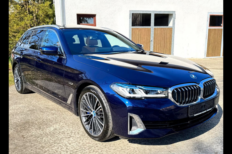 BMW 5 Serie Touring 530e ** LASER, NAVI+, LEDER, PANORAMA, HuD, MEMORY, 19-INCH LMV ** 1e EIG - UNFALLFREI ** ** INFORMEER OOK NAAR ONZE AANTREKKELIJKE FINANCIAL-LEASE TARIEVEN **