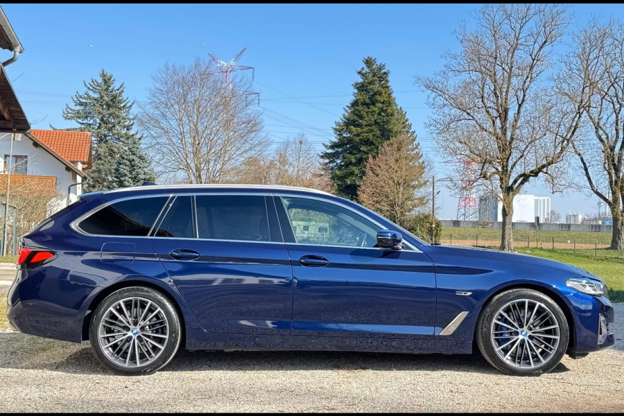 BMW 5 Serie Touring 530e ** LASER, NAVI+, LEDER, PANORAMA, HuD, MEMORY, 19-INCH LMV ** 1e EIG - UNFALLFREI ** ** INFORMEER OOK NAAR ONZE AANTREKKELIJKE FINANCIAL-LEASE TARIEVEN **