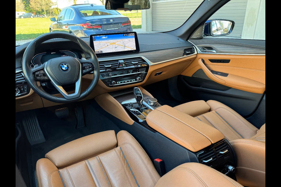 BMW 5 Serie Touring 530e ** LASER, NAVI+, LEDER, PANORAMA, HuD, MEMORY, 19-INCH LMV ** 1e EIG - UNFALLFREI ** ** INFORMEER OOK NAAR ONZE AANTREKKELIJKE FINANCIAL-LEASE TARIEVEN **