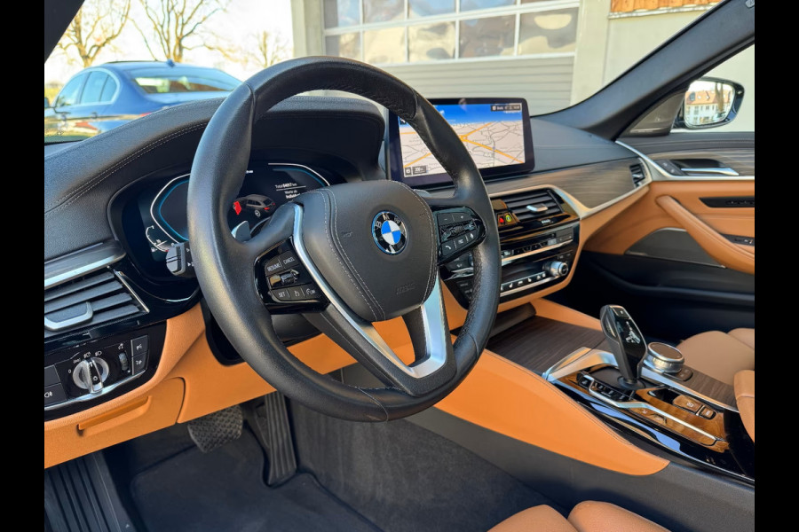BMW 5 Serie Touring 530e ** LASER, NAVI+, LEDER, PANORAMA, HuD, MEMORY, 19-INCH LMV ** 1e EIG - UNFALLFREI ** ** INFORMEER OOK NAAR ONZE AANTREKKELIJKE FINANCIAL-LEASE TARIEVEN **