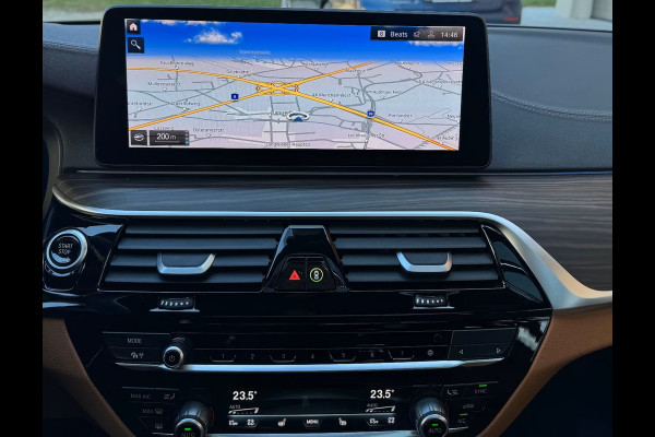 BMW 5 Serie Touring 530e ** LASER, NAVI+, LEDER, PANORAMA, HuD, MEMORY, 19-INCH LMV ** 1e EIG - UNFALLFREI ** ** INFORMEER OOK NAAR ONZE AANTREKKELIJKE FINANCIAL-LEASE TARIEVEN **