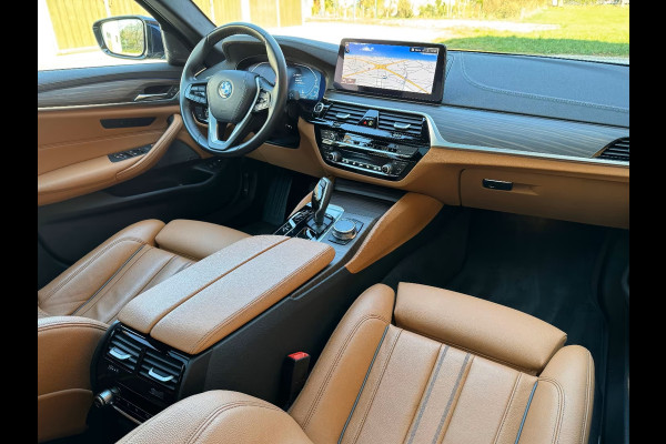 BMW 5 Serie Touring 530e ** LASER, NAVI+, LEDER, PANORAMA, HuD, MEMORY, 19-INCH LMV ** 1e EIG - UNFALLFREI ** ** INFORMEER OOK NAAR ONZE AANTREKKELIJKE FINANCIAL-LEASE TARIEVEN **