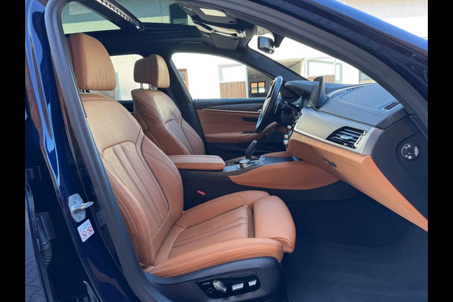 BMW 5 Serie Touring 530e ** LASER, NAVI+, LEDER, PANORAMA, HuD, MEMORY, 19-INCH LMV ** 1e EIG - UNFALLFREI ** ** INFORMEER OOK NAAR ONZE AANTREKKELIJKE FINANCIAL-LEASE TARIEVEN **