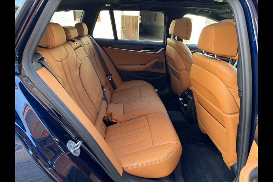 BMW 5 Serie Touring 530e ** LASER, NAVI+, LEDER, PANORAMA, HuD, MEMORY, 19-INCH LMV ** 1e EIG - UNFALLFREI ** ** INFORMEER OOK NAAR ONZE AANTREKKELIJKE FINANCIAL-LEASE TARIEVEN **