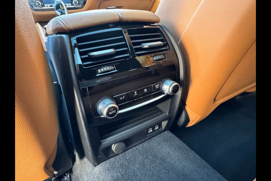 BMW 5 Serie Touring 530e ** LASER, NAVI+, LEDER, PANORAMA, HuD, MEMORY, 19-INCH LMV ** 1e EIG - UNFALLFREI ** ** INFORMEER OOK NAAR ONZE AANTREKKELIJKE FINANCIAL-LEASE TARIEVEN **