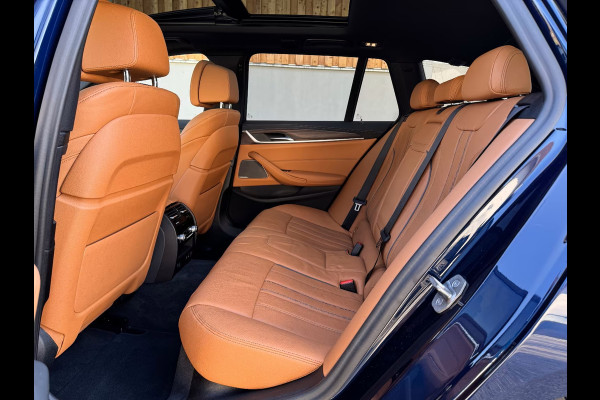 BMW 5 Serie Touring 530e ** LASER, NAVI+, LEDER, PANORAMA, HuD, MEMORY, 19-INCH LMV ** 1e EIG - UNFALLFREI ** ** INFORMEER OOK NAAR ONZE AANTREKKELIJKE FINANCIAL-LEASE TARIEVEN **