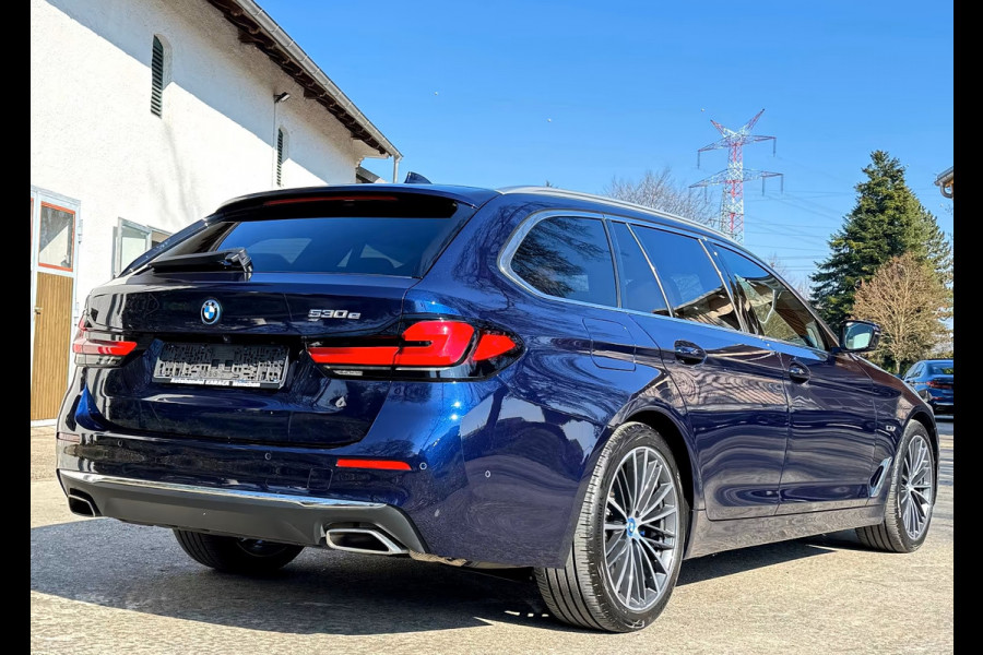 BMW 5 Serie Touring 530e ** LASER, NAVI+, LEDER, PANORAMA, HuD, MEMORY, 19-INCH LMV ** 1e EIG - UNFALLFREI ** ** INFORMEER OOK NAAR ONZE AANTREKKELIJKE FINANCIAL-LEASE TARIEVEN **