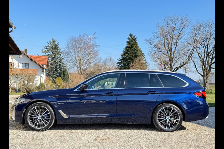 BMW 5 Serie Touring 530e ** LASER, NAVI+, LEDER, PANORAMA, HuD, MEMORY, 19-INCH LMV ** 1e EIG - UNFALLFREI ** ** INFORMEER OOK NAAR ONZE AANTREKKELIJKE FINANCIAL-LEASE TARIEVEN **