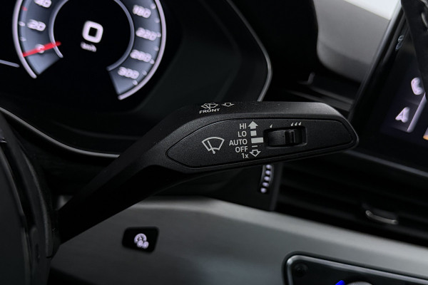 Audi A4 Limousine 35 TFSI S edition (DIGITALE COCKPIT, NAVIGATIE, CRUISE CONTROL, PARKEERSENSOREN)