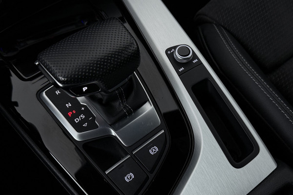 Audi A4 Limousine 35 TFSI S edition (DIGITALE COCKPIT, NAVIGATIE, CRUISE CONTROL, PARKEERSENSOREN)