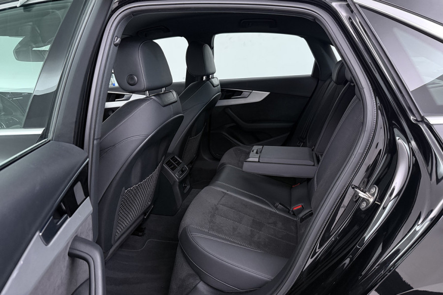 Audi A4 Limousine 35 TFSI S edition (DIGITALE COCKPIT, NAVIGATIE, CRUISE CONTROL, PARKEERSENSOREN)