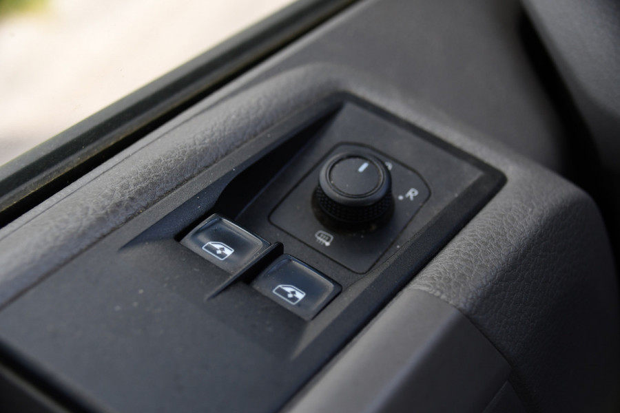 Volkswagen Crafter 35 2.0 TDI L3H3 4Motion PB Edition Camera, Cruise, Carplay, LED, 4x4, 177pk, Automaat, Trekhaak, Multimedia, Uniek!