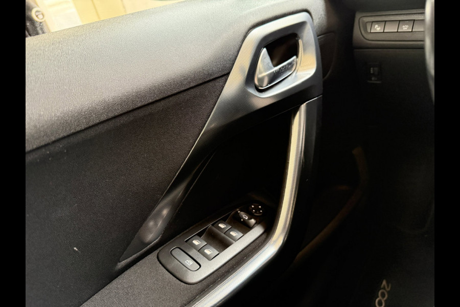 Peugeot 2008 1.2 PureTech Allure Automaat
