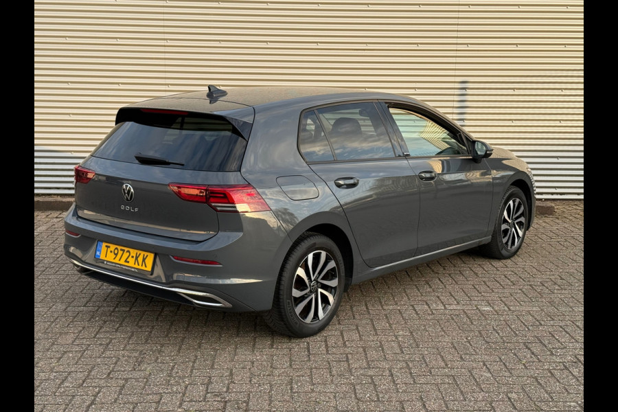 Volkswagen Golf 2.0 TDI Life Business / APK / SFEER VERLICHT. / CRUISE / NETTE AUTO / INRUIL MOG.