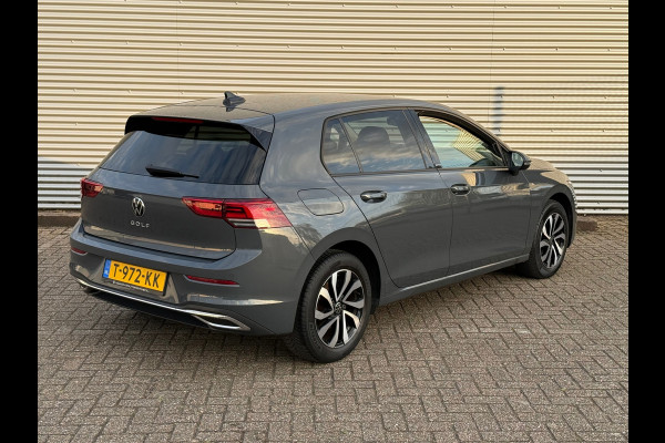 Volkswagen Golf 2.0 TDI Life Business / APK / SFEER VERLICHT. / CRUISE / NETTE AUTO / INRUIL MOG.