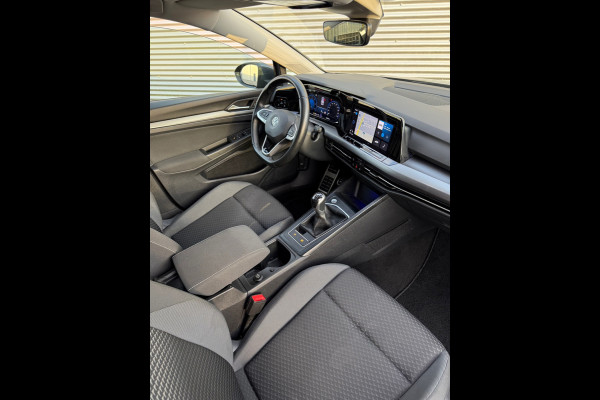 Volkswagen Golf 2.0 TDI Life Business / APK / SFEER VERLICHT. / CRUISE / NETTE AUTO / INRUIL MOG.