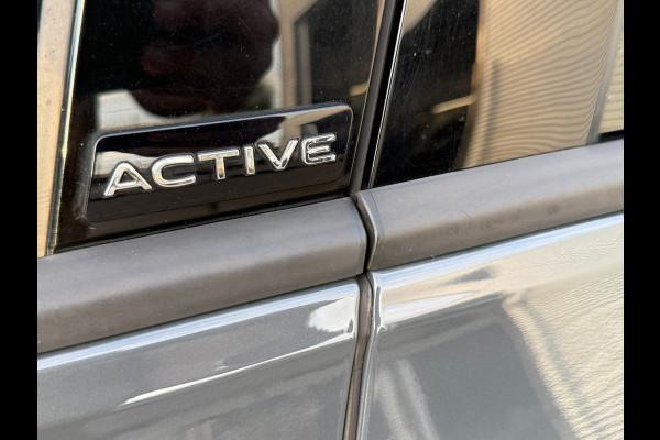 Volkswagen Golf 2.0 TDI Life Business / APK / SFEER VERLICHT. / CRUISE / NETTE AUTO / INRUIL MOG.