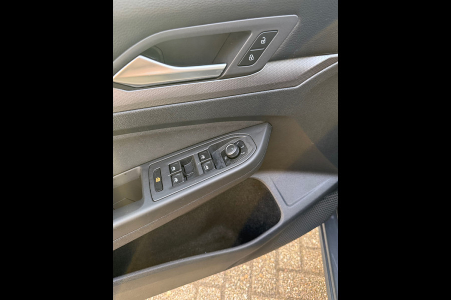 Volkswagen Golf 2.0 TDI Life Business / APK / SFEER VERLICHT. / CRUISE / NETTE AUTO / INRUIL MOG.