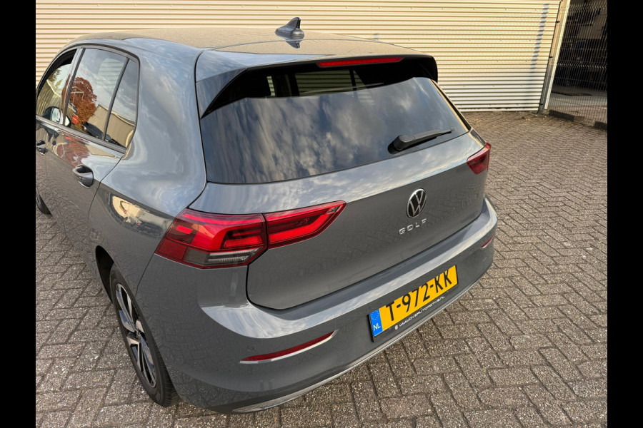 Volkswagen Golf 2.0 TDI Life Business / APK / SFEER VERLICHT. / CRUISE / NETTE AUTO / INRUIL MOG.