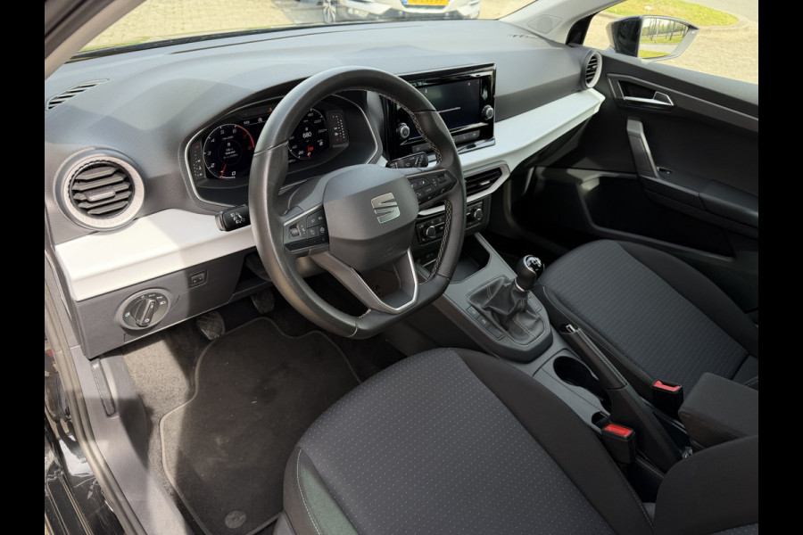 Seat Ibiza 1.0 EcoTSI Style Business Connect / Carplay / Parkeersensoren V+A / 17'' LM / Stoelverwarming