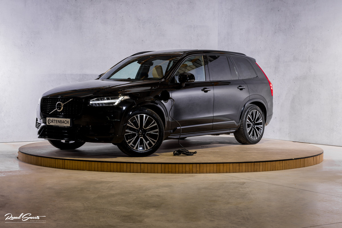 Volvo XC90 2.0 T8 Plug-in hybrid AWD Ultra Dark Long Range Luchtvering | Bowers&Wilkins | Zwenkbare trekhaak | Panorama dak | Stoelverkoeling + massage |