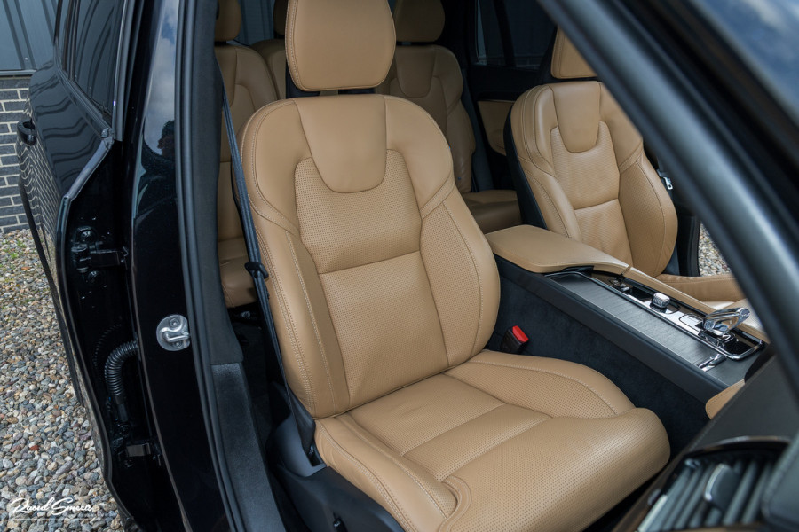 Volvo XC90 2.0 T8 Plug-in hybrid AWD Ultra Dark Long Range Luchtvering | Bowers&Wilkins | Zwenkbare trekhaak | Panorama dak | Stoelverkoeling + massage |