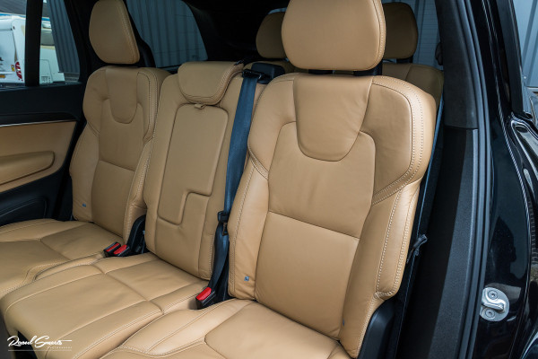 Volvo XC90 2.0 T8 Plug-in hybrid AWD Ultra Dark Long Range Luchtvering | Bowers&Wilkins | Zwenkbare trekhaak | Panorama dak | Stoelverkoeling + massage |