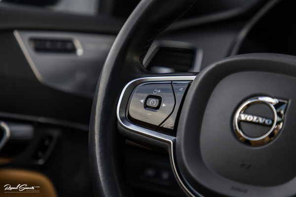 Volvo XC90 2.0 T8 Plug-in hybrid AWD Ultra Dark Long Range Luchtvering | Bowers&Wilkins | Zwenkbare trekhaak | Panorama dak | Stoelverkoeling + massage |