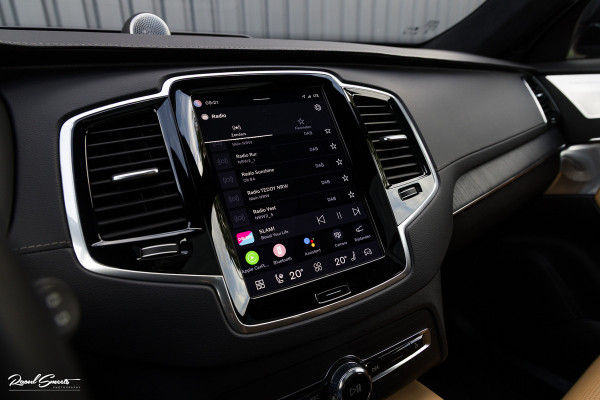 Volvo XC90 2.0 T8 Plug-in hybrid AWD Ultra Dark Long Range Luchtvering | Bowers&Wilkins | Zwenkbare trekhaak | Panorama dak | Stoelverkoeling + massage |