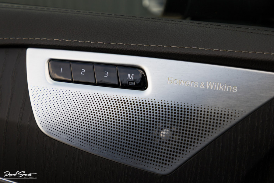Volvo XC90 2.0 T8 Plug-in hybrid AWD Ultra Dark Long Range Luchtvering | Bowers&Wilkins | Zwenkbare trekhaak | Panorama dak | Stoelverkoeling + massage |